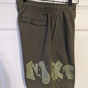NIKE SWEAT SHORTS